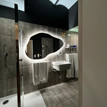 Ombrage 44m2 Riviera Palace Belle-epoque, Restomod Et Literie Prestige